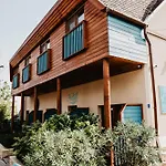 Feszek -etel Es Hotel-bed & Breakfast - Bike Point 호텔 *