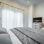 Feszek -etel Es Hotel-zanka Hotel *