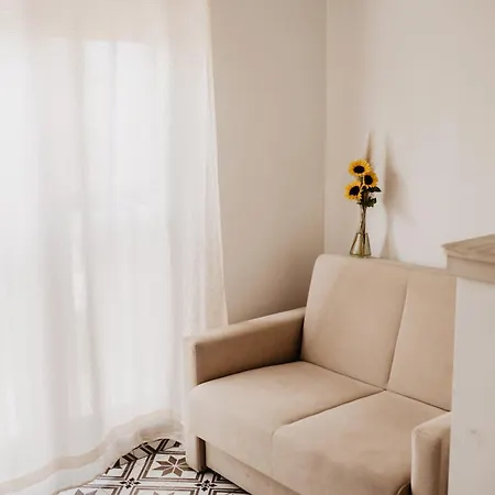 Feszek -etel Es Hotel- فندق *