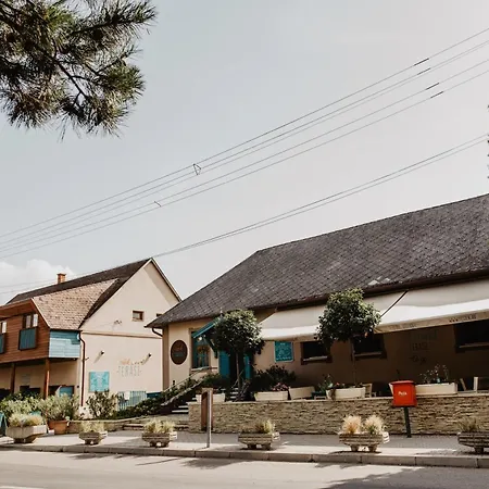 Feszek -etel Es Hotel- Balatonszárszó