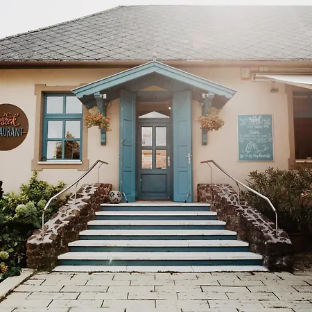 Hotel Feszek -etel Es Hotel- *