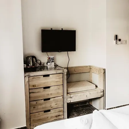 Fészek -étel és Hotel- * Zánka