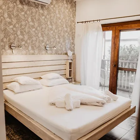 Fészek -étel és Hotel- Hotel *