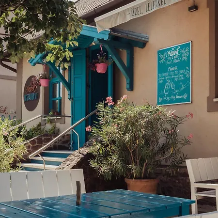 מלון Feszek -etel Es Hotel- Balatonszárszó