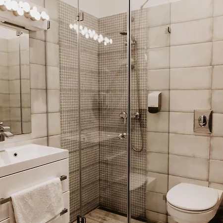 Feszek -etel Es Hotel- Zanka