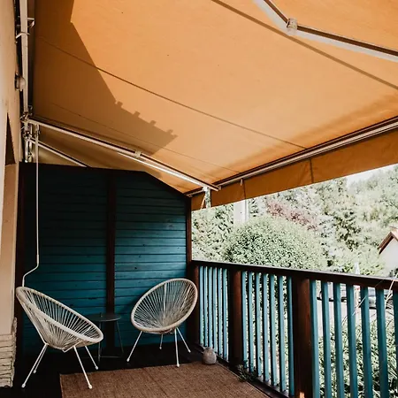 Feszek -etel Es Hotel- *