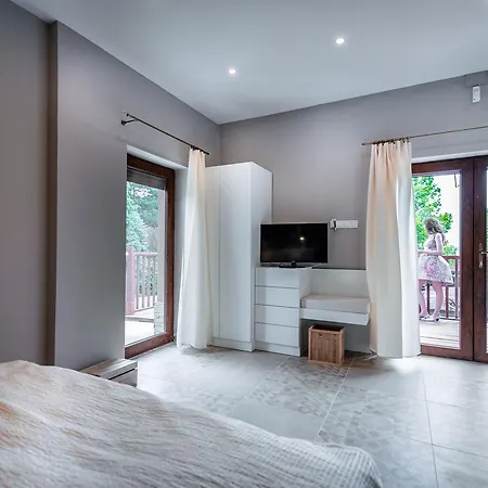 Hotel Feszek -etel Es Hotel- *