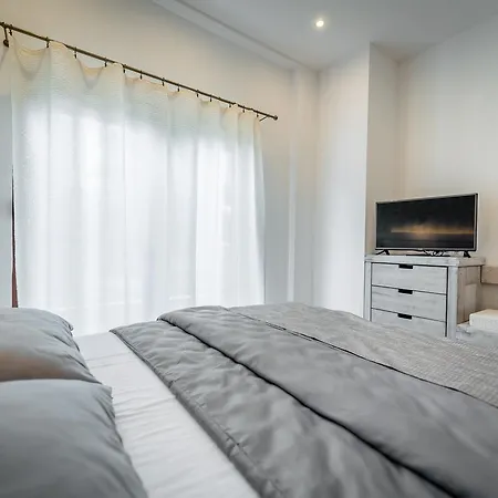 Feszek -etel Es Hotel- Hotel *