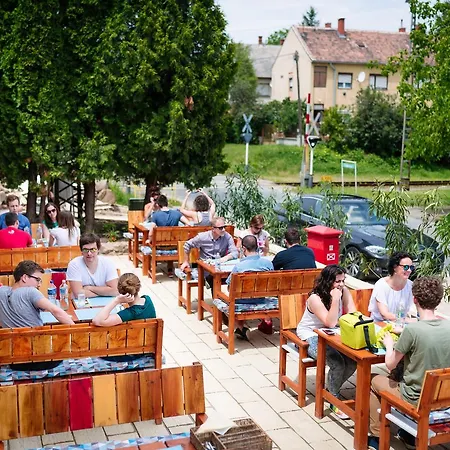 Fészek -étel és Hotel- Hotel *