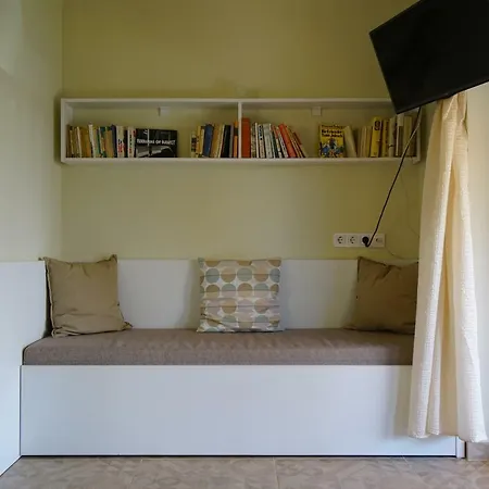 Feszek -etel Es Hotel- فندق