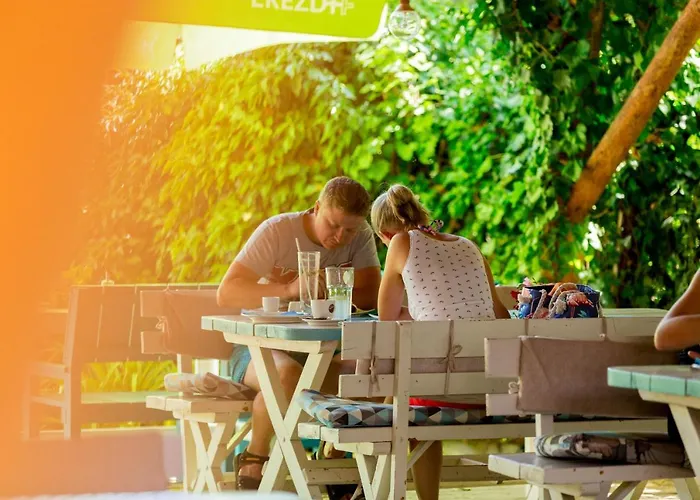 Feszek -etel Es Hotel-bed & Breakfast - Bike Point Ξενοδοχείο