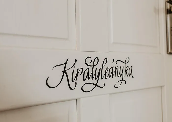 Feszek -etel Es Hotel- * Balatonszárszó