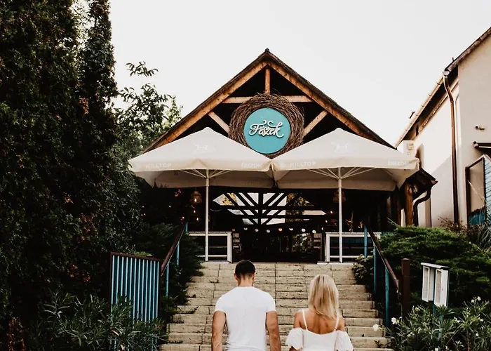 Feszek -etel Es Hotel-