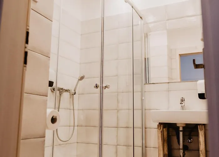 מלון Feszek -etel Es Hotel- Balatonszárszó