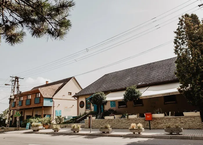 Feszek -etel Es Hotel- Balatonszárszó