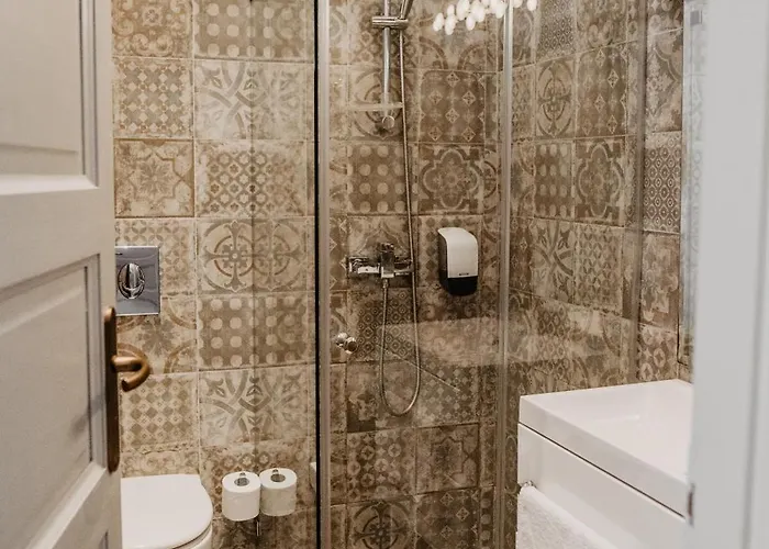 Feszek -etel Es Hotel- * Balatonszárszó