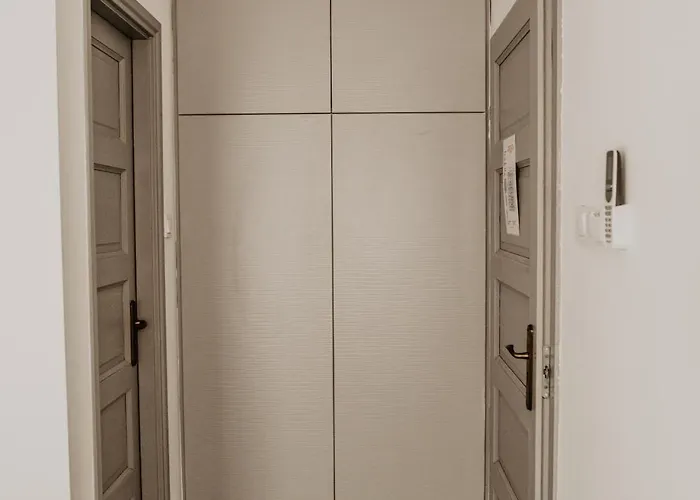 Feszek -etel Es Hotel- *