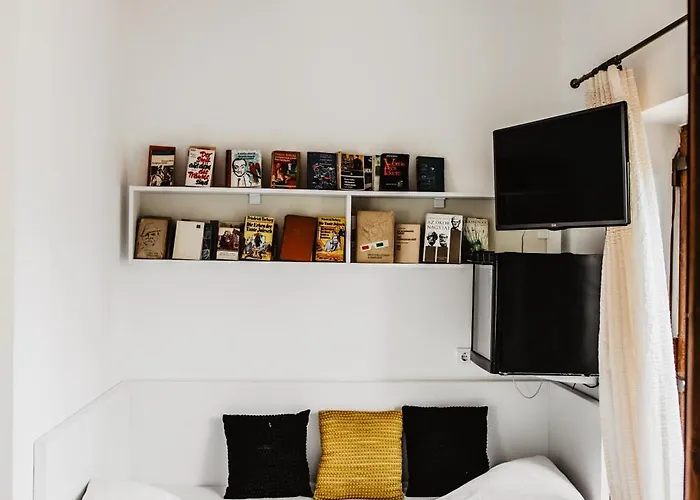 מלון Feszek -etel Es Hotel-