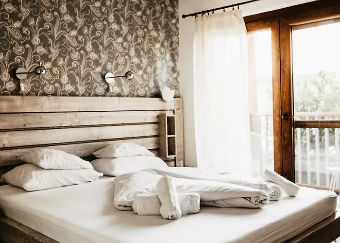 Отель Feszek -etel Es Hotel-bed & Breakfast - Bike Point *