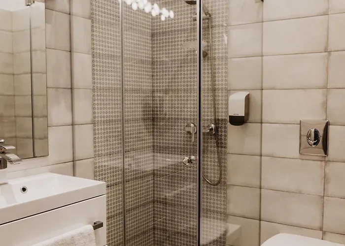 Feszek -etel Es Hotel- Balatonszemes