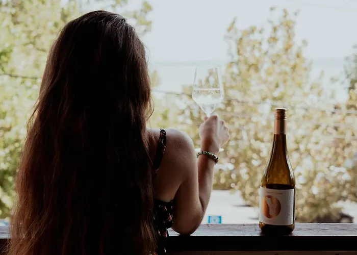 מלון Feszek -etel Es Hotel-