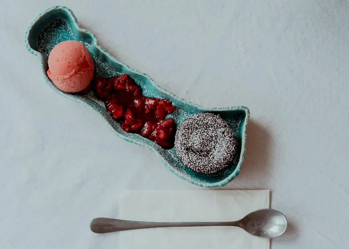 Feszek -etel Es Hotel- Hotel *