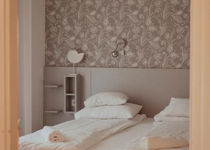 Feszek -etel Es Hotel-bed & Breakfast - Bike Point Отель Занка