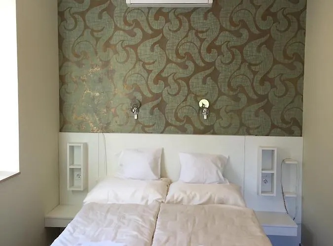 Feszek -etel Es Hotel- Balatonszárszó