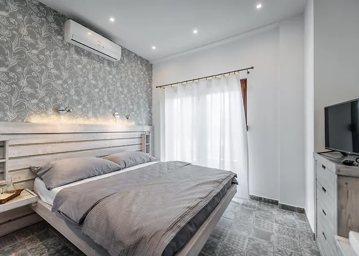 Отель Feszek -etel Es Hotel-bed & Breakfast - Bike Point Занка