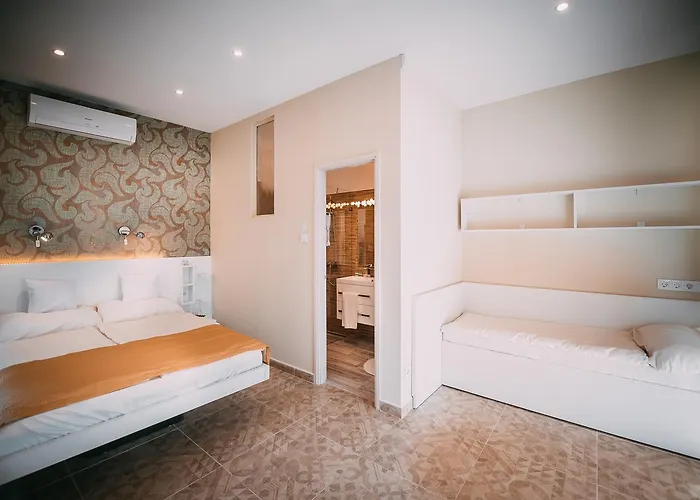 Отель Feszek -etel Es Hotel-bed & Breakfast - Bike Point *