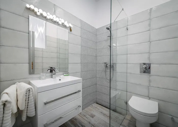 מלון Feszek -etel Es Hotel- *