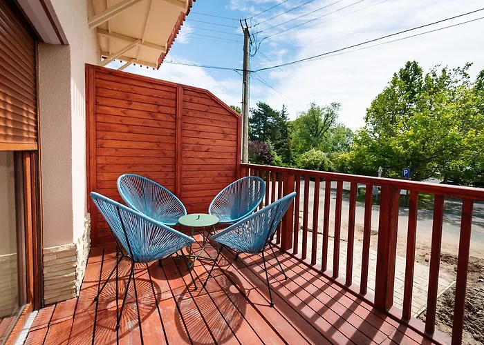 מלון Feszek -etel Es Hotel- *