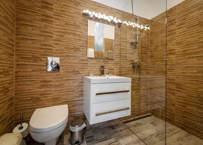 Feszek -etel Es Hotel- Balatonszárszó