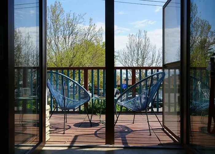 Feszek -etel Es Hotel-bed & Breakfast - Bike Point Ξενοδοχείο